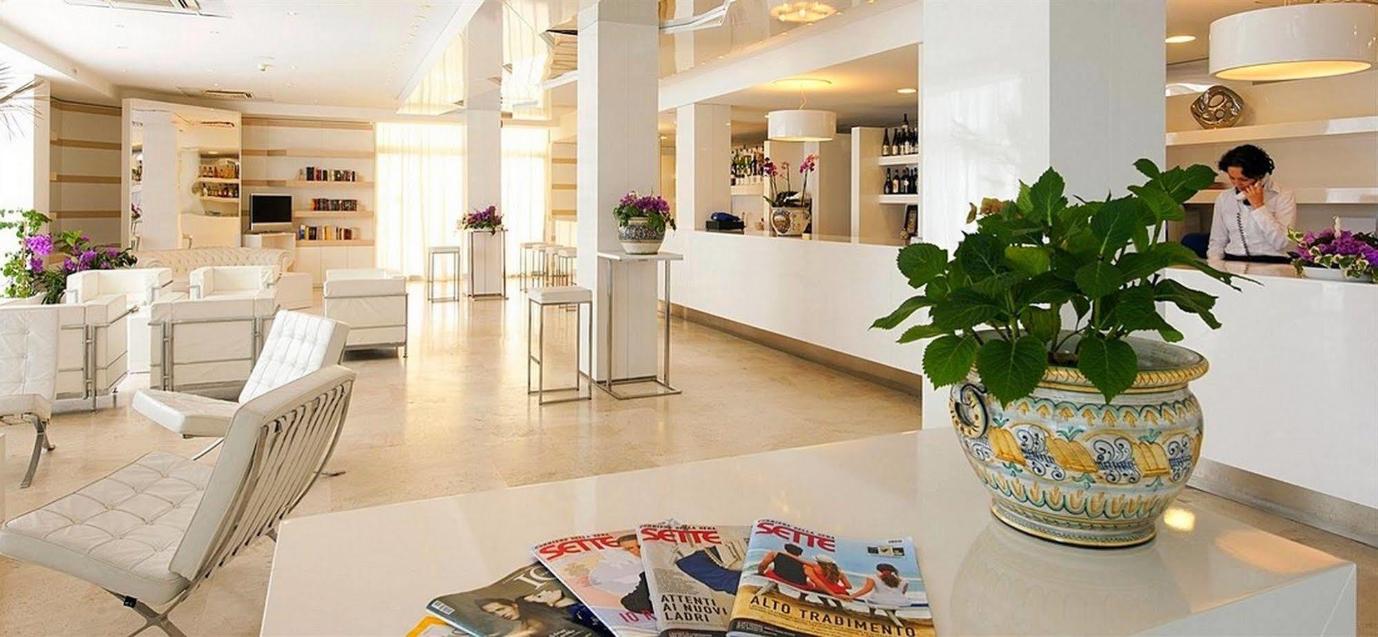 Hotel Excelsior Vasto Exteriör bild
